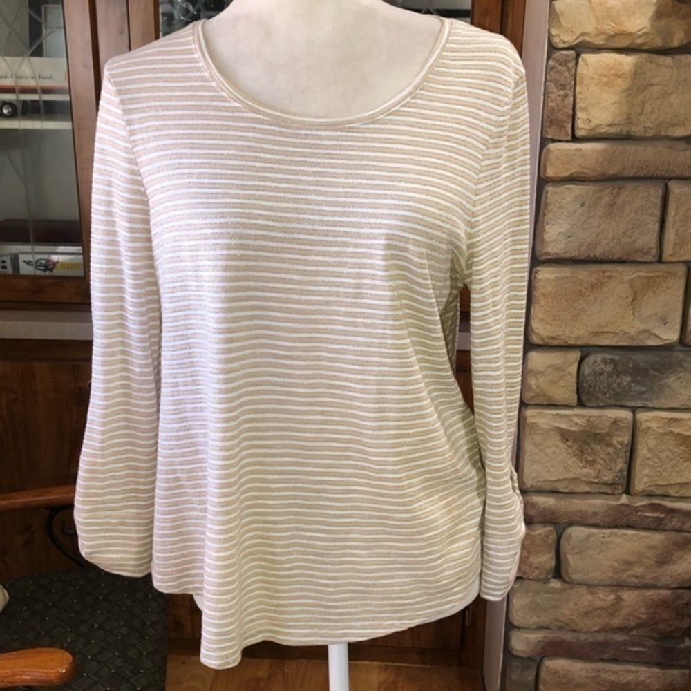CHICOS SIZE 0 SIZE SMALL THE ULTIMATE TEE WITH METALLIC THREAD THRU TAN & WHITE - Picture 1 of 4